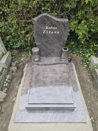 Urnový hrob barevná žula.jpg